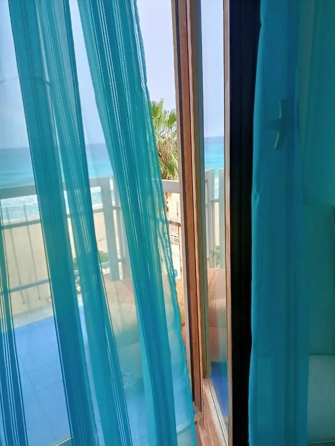 شقة مونديلّو  في Il Cristallo Sul Mare 0*,  إيطاليا